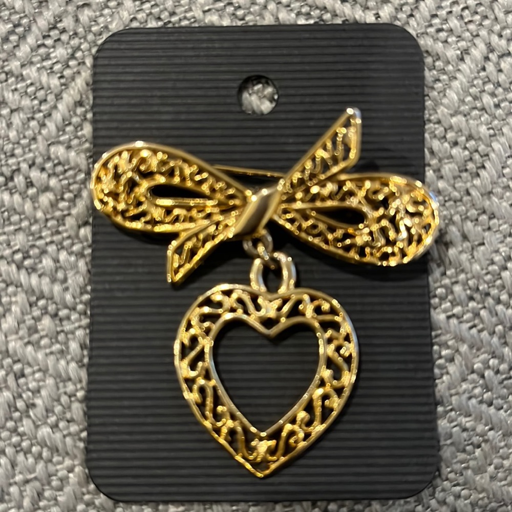 Gold dangle heart pin